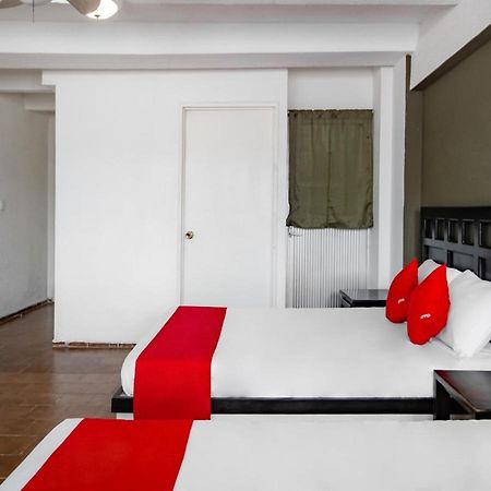 Hotel Halley León Buitenkant foto