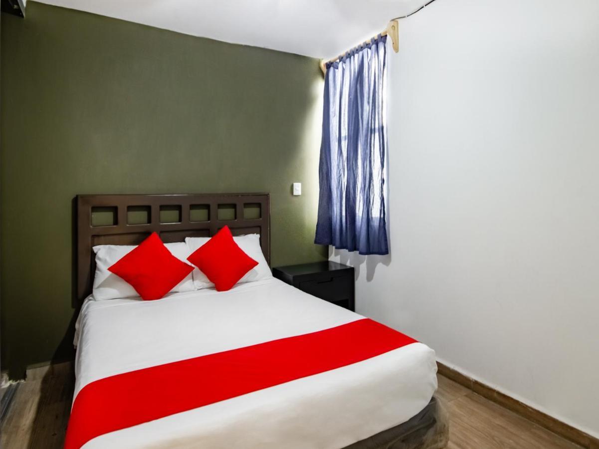 Hotel Halley León Buitenkant foto