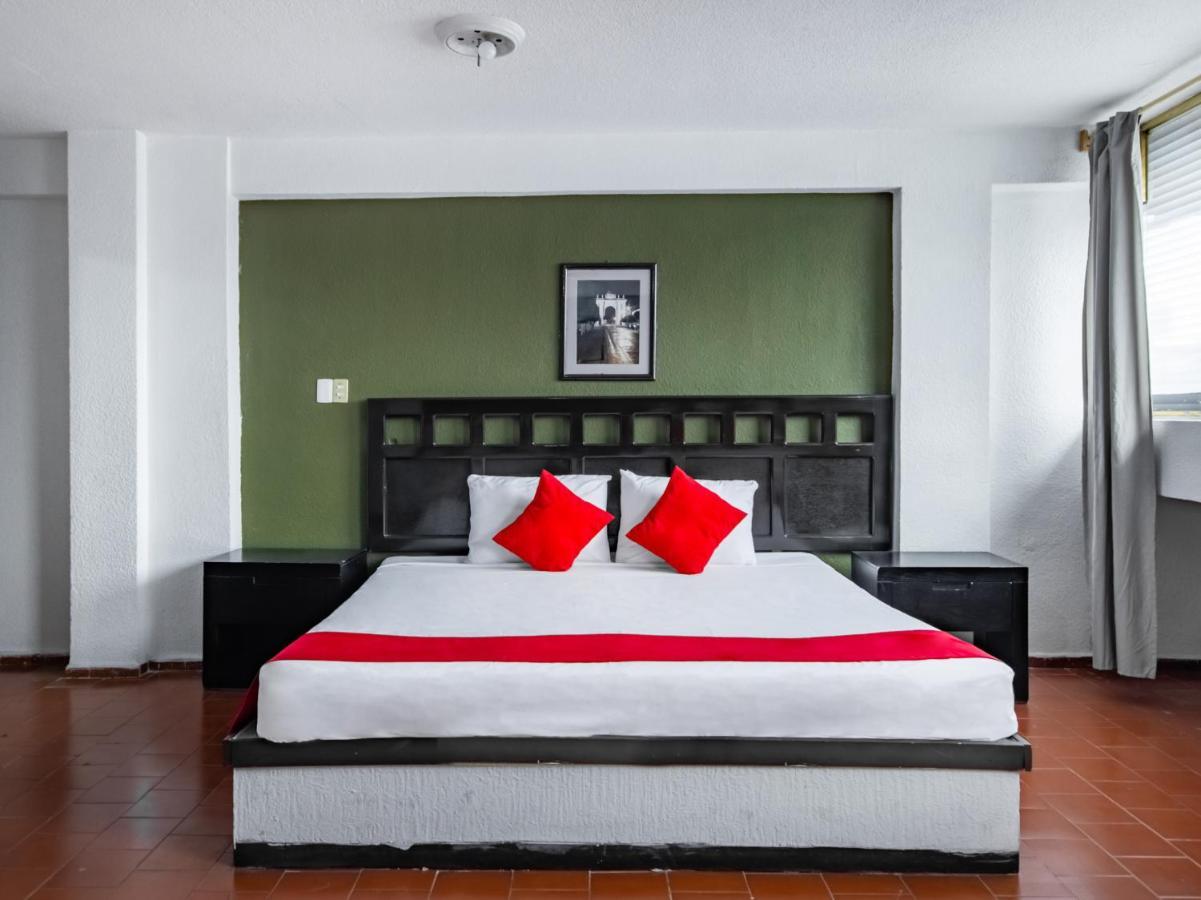 Hotel Halley León Buitenkant foto