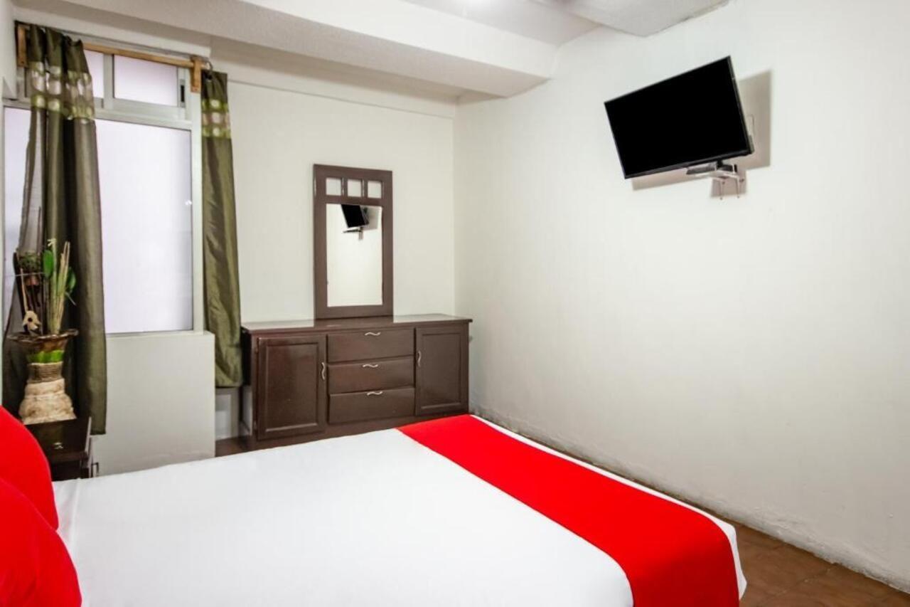 Hotel Halley León Buitenkant foto